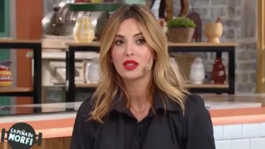 La conductora de La Peña de Morfi deslumbró con un look playero en Ibiza. Archivo.