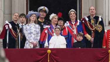 El príncipe William, su esposa Kate Middleton y sus hijos son quienes continúan con la línea sucesoria del rey Carlos III. Foto: Reuters.-