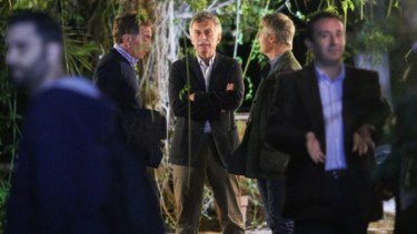 Macri con Santilli y otro dirigente del PRO, tras la finalización de la reunión. 