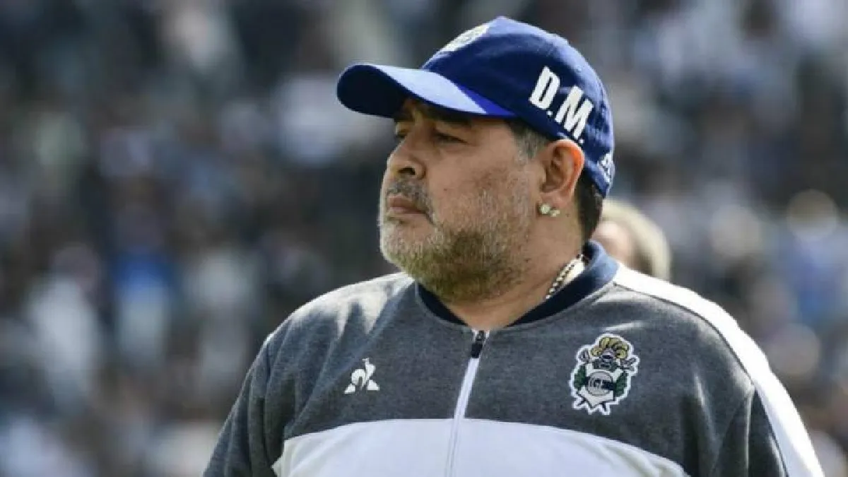 Un movimiento en la cuenta oficial de Facebook de Diego Maradona sorprendió a todos, sobre todo por los misteriosos mensajes que aparecieron en su nombre. Foto Archivo.