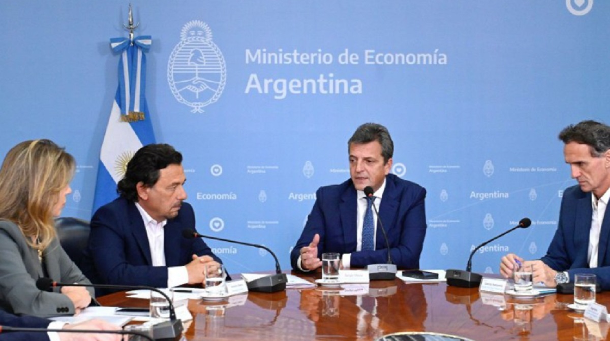 El ministro de Economía con el gobernador de Salta, Gustavo Sáenz. 