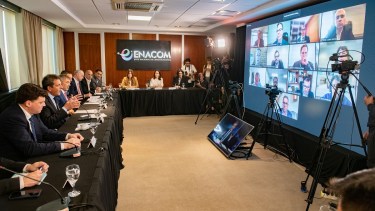 El acto con representantes de las empresas que participarán de la asignación del espectro. 