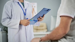 Jubilados y pensionados: Cómo elegir y sacar turno con médicos especialistas con PAMI