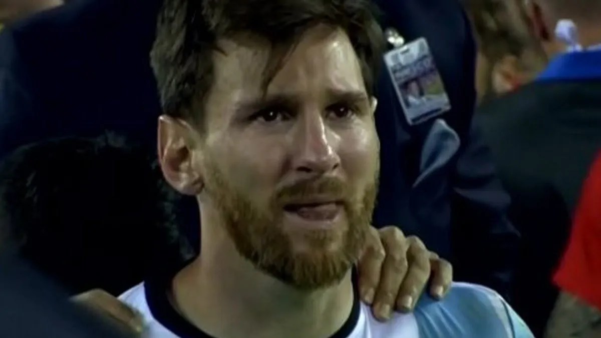 El rosarino no cobraría su sueldo durante la sanción.