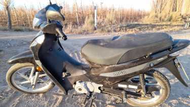 Le robaron la moto en el acto escolar del 25 de Mayo y la policía logró detener al sospechoso, en Roca