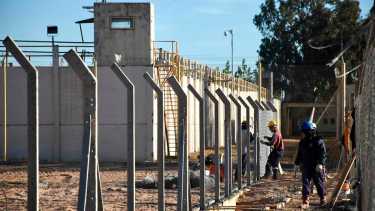 Integrantes del Comité contra la tortura de Neuquén reclaman la urgente puesta en marcha, ante la crisis carcelaria. (foto Matías Subat).
