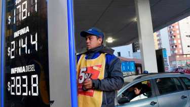 Los precios de los combustibles de menor calidad son los que mayores subas registraron. (Foto: Matías Subat) 