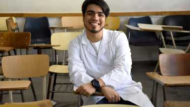 Enzo representará a Argentina en un evento científico internacional que tendrá lugar en Trinidad y Tobago. Es por una investigación sobre recuperación mejorada de petróleo. (Foto Matías Subat).-