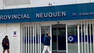Paro en el hospital Castro Rendón de Neuquén, por paritarias y medicamentos