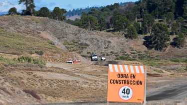 Los trabajos se intensifican en las rutas de Neuquén y Río Negro. Foto: Alejandro Carnevale.-