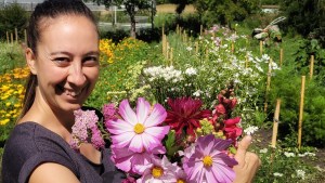 Desde su chacra de semillas, esta bióloga hace explotar flores y más flores en la comarca andina
