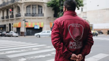 La policía de  Buenos Aires inició la búsqueda de la joven de Villa Regina.