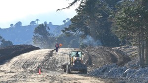Avanza la obra de la Ruta 23 en Neuquén y a su paso deja más que asfalto