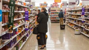 Reino Unido: precios de alimentos se disparan mientras el Gobierno y la industria buscan soluciones