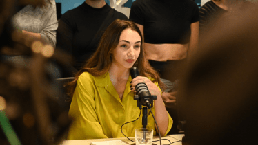 Thelma Fardin en conferencia de prensa en las oficinas de Amnistía Internacional. 