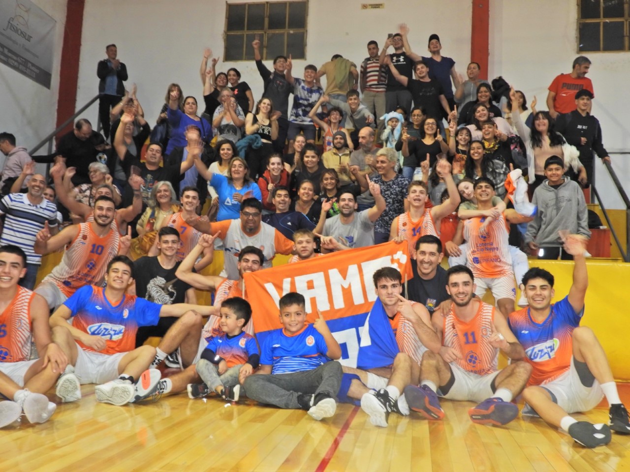 El Depo festejó con su gente que acompañó en gran número al equipo. (Foto: Adrián Hernández)