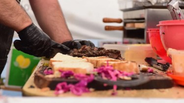 Locales gastronómicos de la capital rionegrina tienen tiempo de presentar los platos regionales hasta el 1 de junio. Foto Archivo.