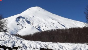 Sismo de largo periodo en el volcán Villarrica, se mantiene la alerta amarilla en la región