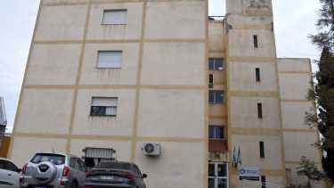 Los viejos edificios de vivienda en los que funciona el Poder Judicial de Zapala. (Matías Subat)