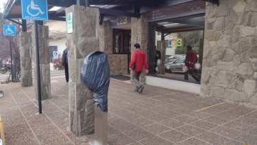 El surtidor fue instalado frente a la sede de la CEB. Foto: gentileza