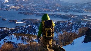 En Villa Pehuenia la nieve cubre el paisaje y el Cerro Batea Mahuida lanzó la Preventa 2 de pases: mirá