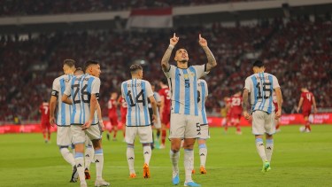 Paredes sacó un tremendo derechazo que entró al ángulo. (Foto: @Argentina)