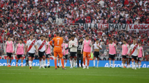 Imagen de Tras la trágica muerte del hincha, reprogramaron el partido de River contra Defensa y Justicia