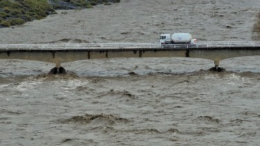 Las asombrosas fotos de la crecida y la nieve en el norte de Neuquén