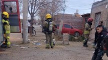 Imagen de Heroica actuación de un policía en Cipolletti: salvó a un joven durante el incendio de una casa