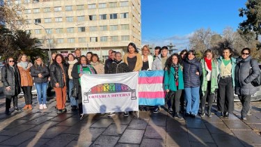 Es la sexta vez consecutiva que se iza la bandera del Orgullo LGBTI+ en la capital rionegrina de la mano de Comarca Diversa.