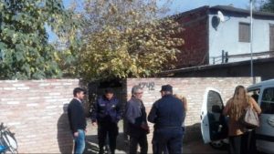Un nene de 6 años encontró el cadáver de una beba en el patio de su casa, en Santiago del Estero