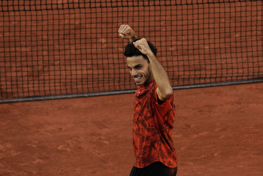Francisco Cerundolo vive una semana soñada en Roland Garros. (AP Photo/Christophe Ena)