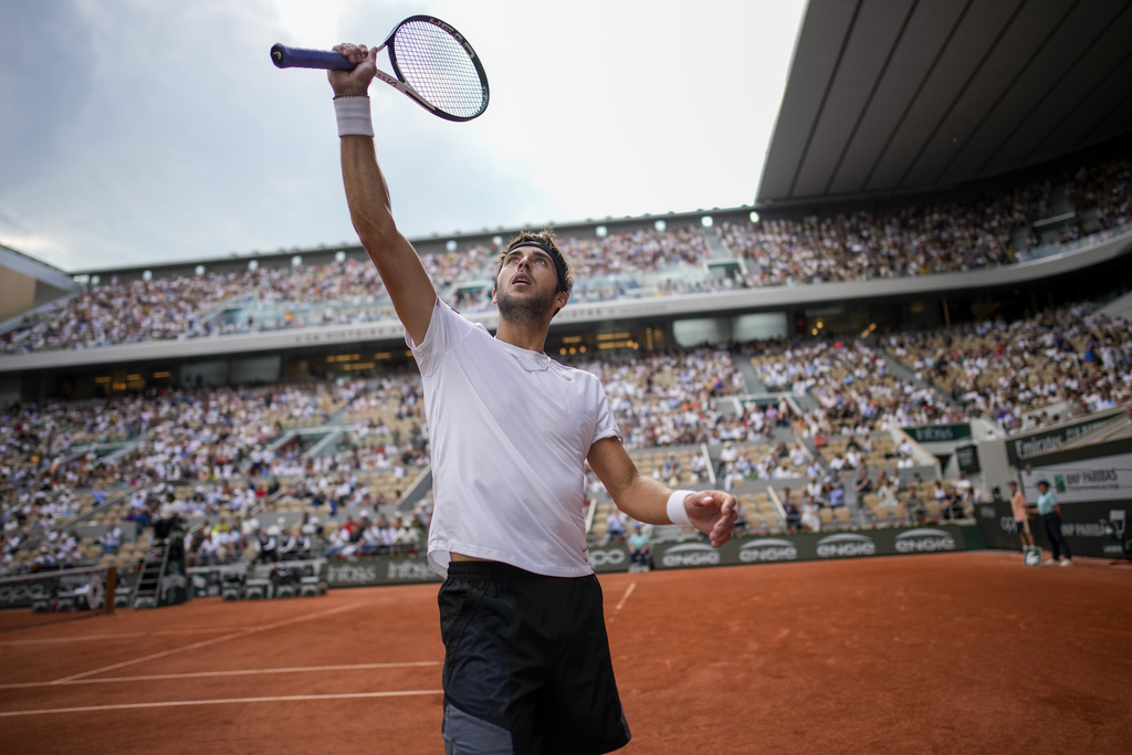 Tomas Martin Etcheverry cerró un torneo soñado en Roland Garros. (AP Photo/Christophe Ena)