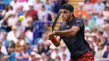 Francisco Cerundolo jugará las semifinales de un torneo sobre césped por primera vez en su carrera. (Gareth Fuller/PA via AP)