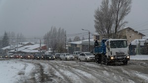 La intensa caída de nieve complicó la tarde del viernes en Bariloche