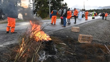 Los trabajadores volvieron a cortar la ruta. nacional 40. Foto: Chino Leiva