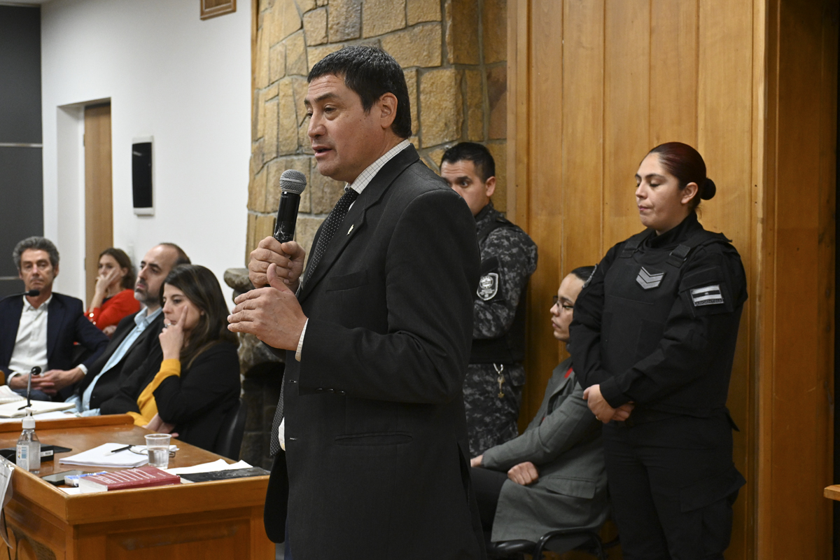 El defensor oficial Nelson Vigueras alegó este viernes a favor de la no culpabilidad de Amanda, acusada del homicidio agravado por alevosía y femicidio de Eduarda Santos de Almeida, que ocurrió en febrero del año pasado en Bariloche. (foto Alfredo Leiva)