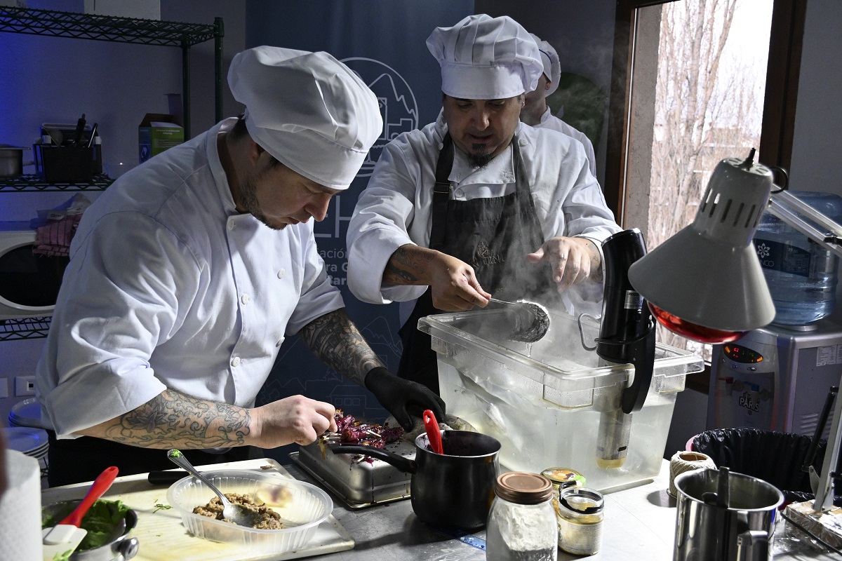 El torneo se llevó a cabo en la sede de la Asociación Empresaria Hotelera Gastronómica. Foto: Chino Leiva