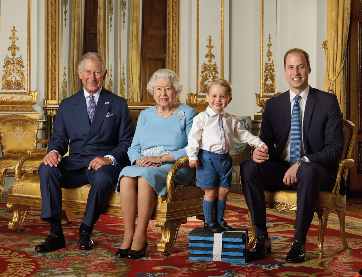 Tras la muerte de la Reina Isabel II, Carlos III asumió su rol como Rey y lo sucederán sus hijos y nietos. Foto: AFP.-