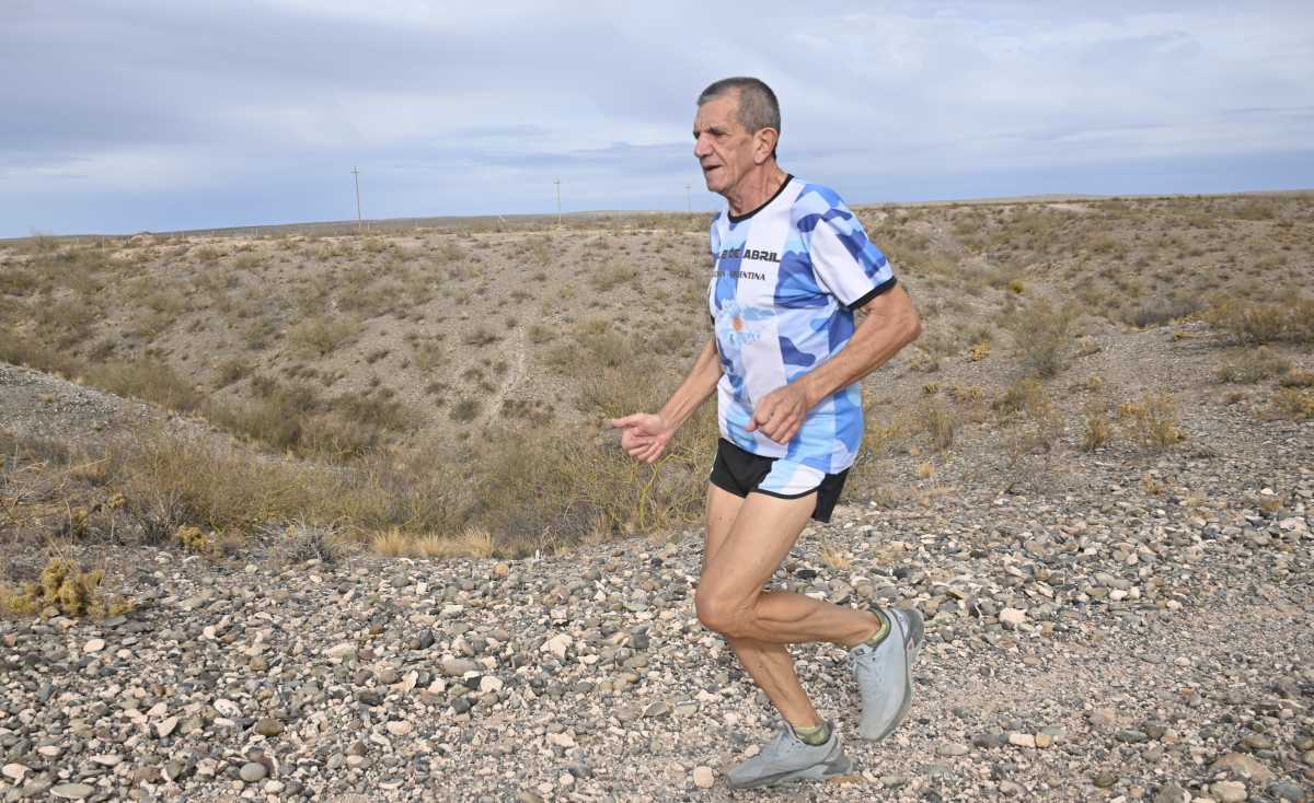 Juan Oscar Castaño está por cumplir 71 años y ya se prepara para su próxima carrera. Fotos: Florencia Salto.