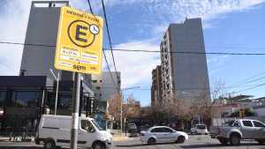 Subió el estacionamiento medido en Cipolletti: ¿Por qué nadie se enteró?