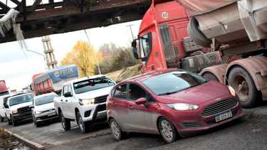 Pasó la lluvia en Cipolletti y volvieron a aparecer los pozos en la Ruta 151
