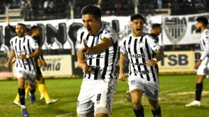 Cipolletti le ganó al líder Olimpo en La Visera de Cemento