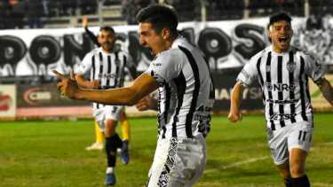 Cabral se cubrió de gloria en La Visera y Cipolletti festejó contra Olimpo