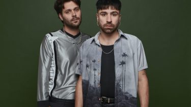 El Zar es un dúo creado hace siete años por Facundo Castaño Montoya en voz y Pablo Giménez en guitarra. 