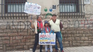 El llanto de una maestra de Jujuy en Roca: «Nos tenemos que unir para decir basta a la represión»