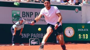 Cerúndolo, Olivieri y Etcheverry avanzaron a la tercera ronda en Roland Garros