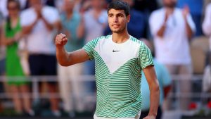 Djokovic y Alcaraz avanzan a paso firme en Roland Garros