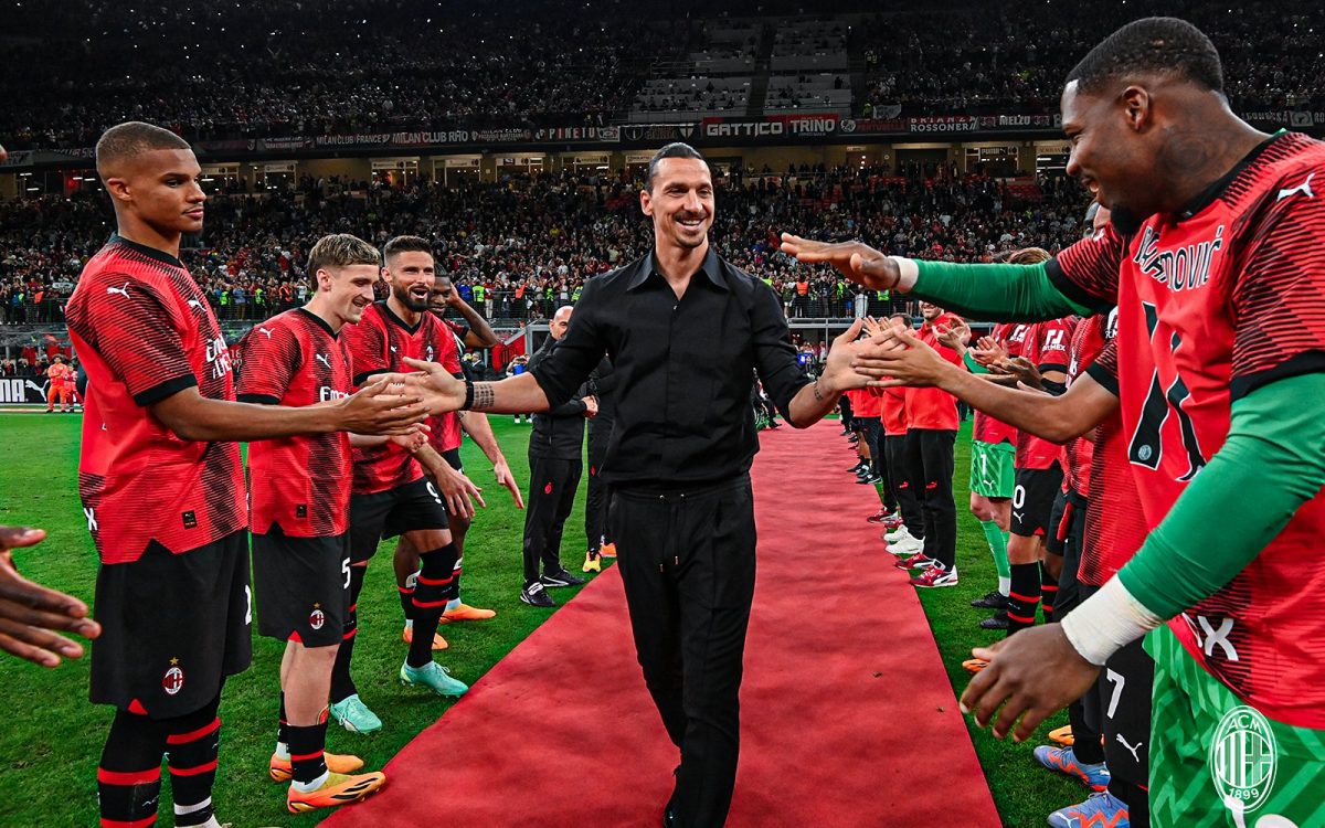 Ibrahimovic recibió el homenaje del público de Milan.