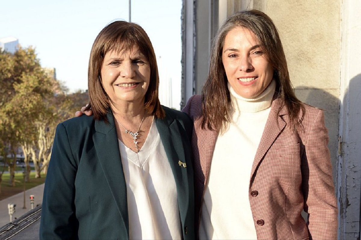 "Bienvenida 
@LucilaCrexell
, senadora nacional por Neuquén, a La Fuerza del Cambio", publicó, junto a la foto, Patricia Bullrich. (Twitter).-